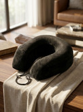 بالش دور گردنی طبی مموری فوم Comfy Life مدل Travel Pillow با طراحی ارگونومیک و پشتی مسطح