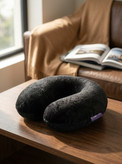 بالش دور گردنی طبی مموری فوم Comfy Life مدل Travel Pillow با طراحی ارگونومیک و پشتی مسطح